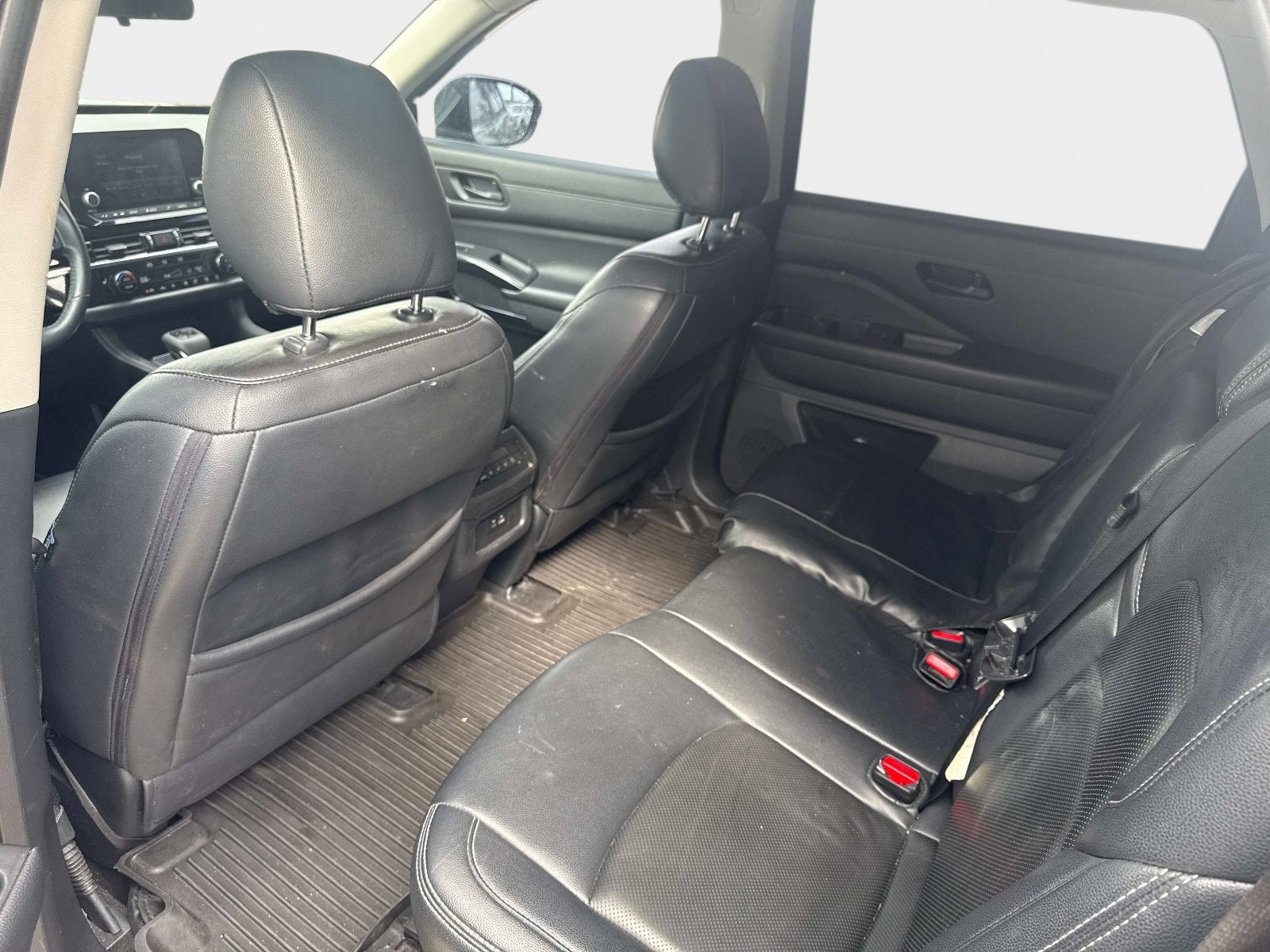 2023 Nissan Pathfinder SV