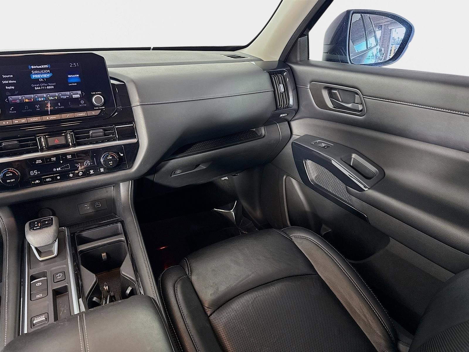 2023 Nissan Pathfinder SV