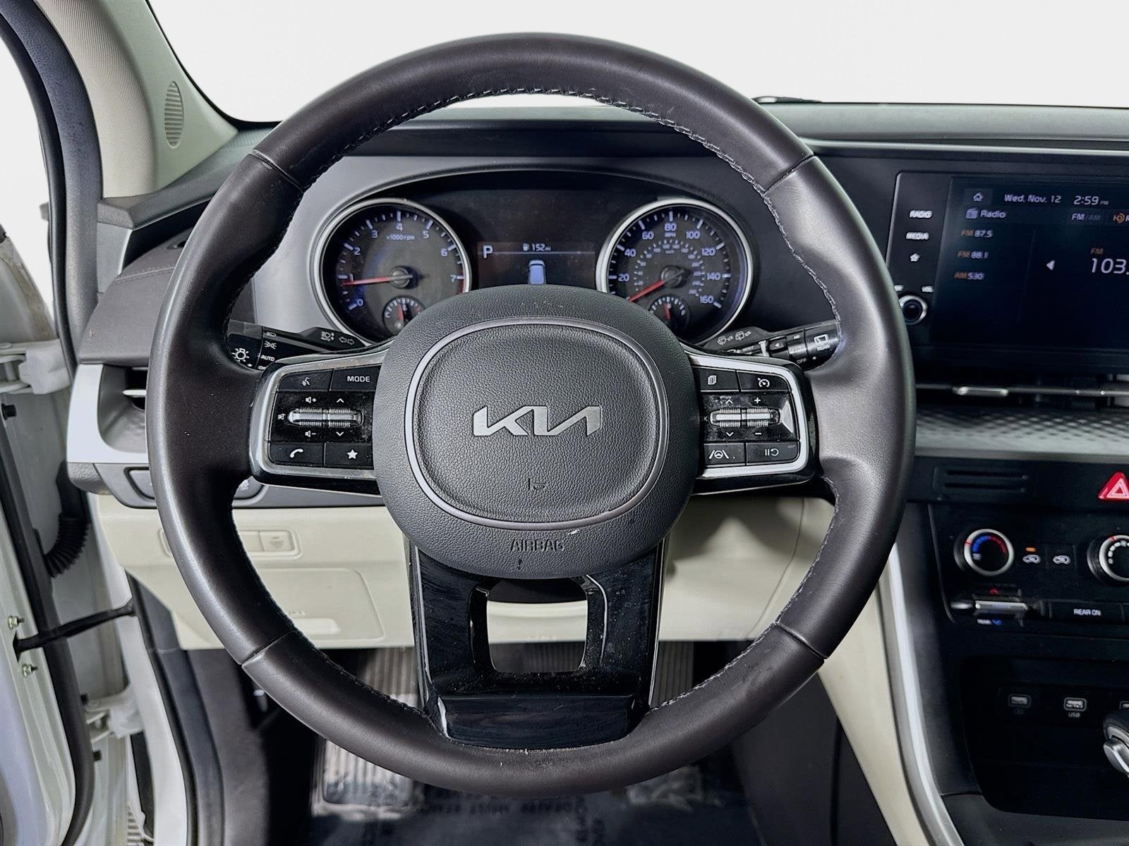 2024 Kia CARNIVAL LX