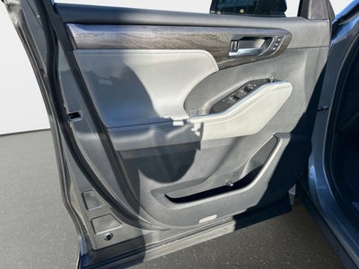 2025 Toyota Highlander LE