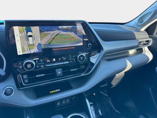 2025 Toyota Highlander LE