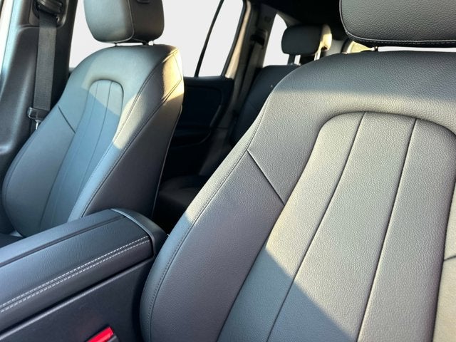 2025 Mercedes-Benz GLB 250