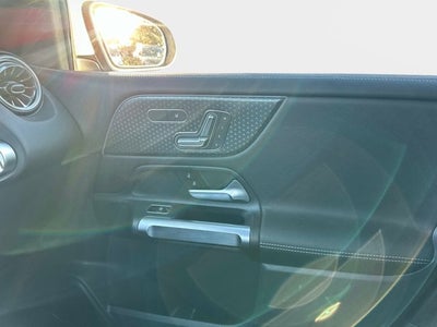 2025 Mercedes-Benz GLB 250