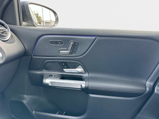 2025 Mercedes-Benz GLB 250