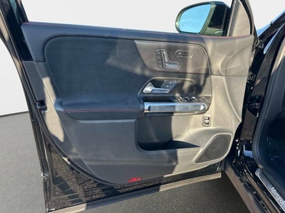 2025 Mercedes-Benz GLB 250