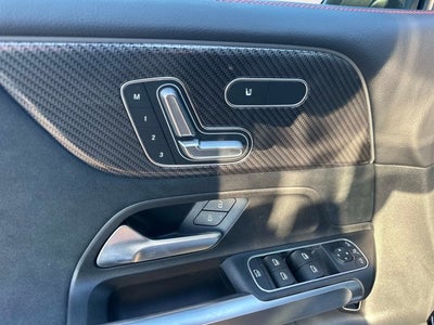 2025 Mercedes-Benz GLB 250