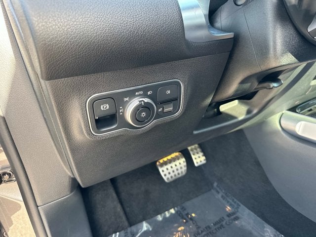 2025 Mercedes-Benz GLB 250