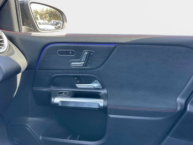 2025 Mercedes-Benz GLB 250