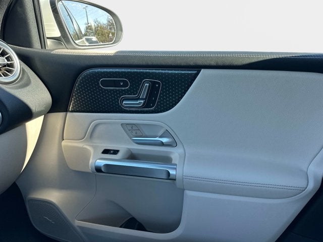 2025 Mercedes-Benz GLB 250