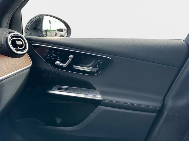 2025 Mercedes-Benz GLC 300