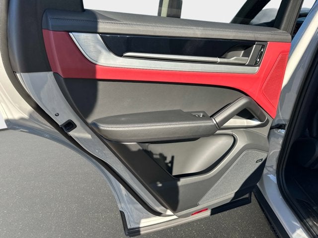 2025 Porsche Cayenne GTS