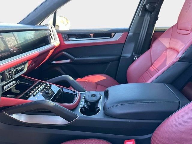 2025 Porsche Cayenne GTS