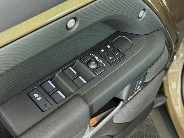 2025 Land Rover Defender 110 X-Dynamic SE