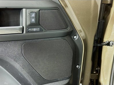 2025 Land Rover Defender 110 X-Dynamic SE