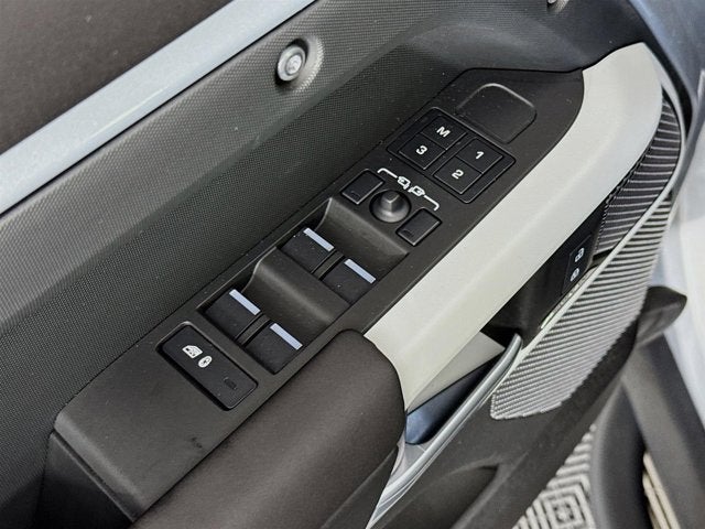 2024 Land Rover Defender 110 X-Dynamic SE