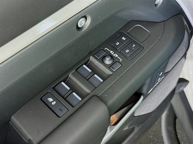 2026 Land Rover Defender 130 X-Dynamic SE