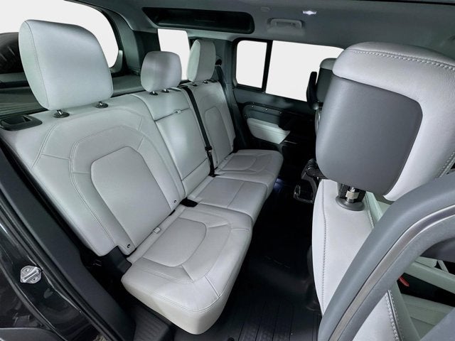 2025 Land Rover Defender 110 S