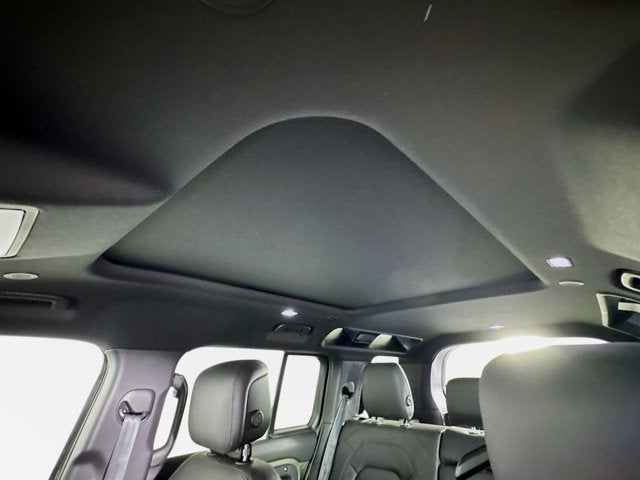 2025 Land Rover Defender 110 S