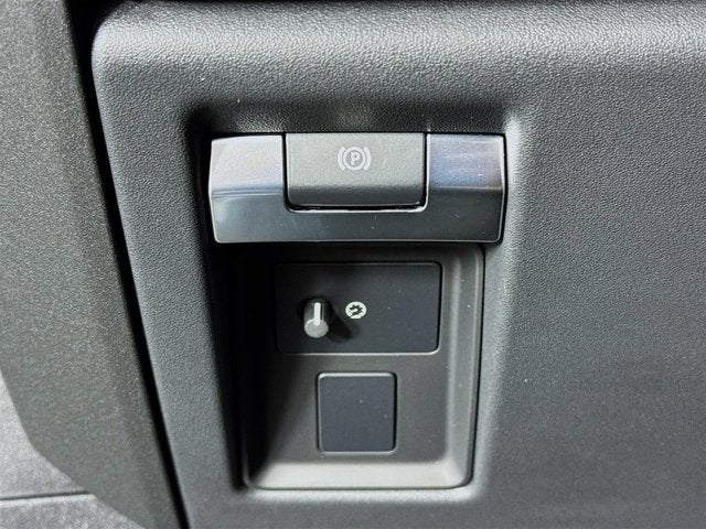 2025 Land Rover Defender 110 V8