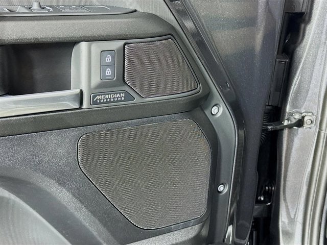 2025 Land Rover Defender 110 V8