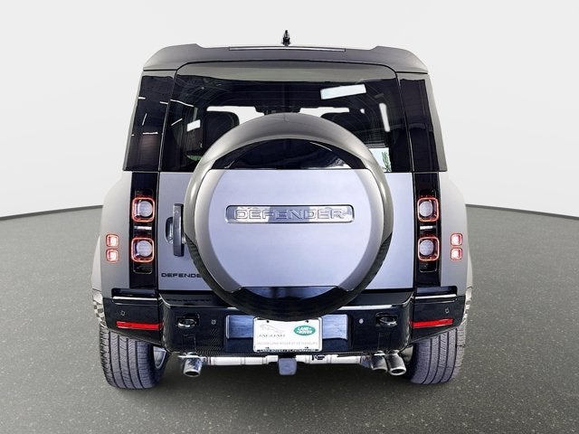 2025 Land Rover Defender 110 V8