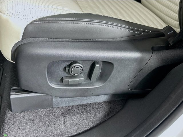 2025 Land Rover Discovery Dynamic SE