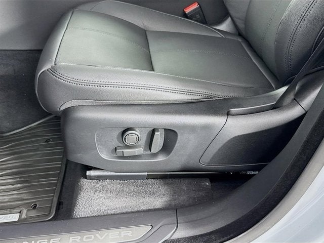 2026 Land Rover Range Rover Velar Dynamic SE