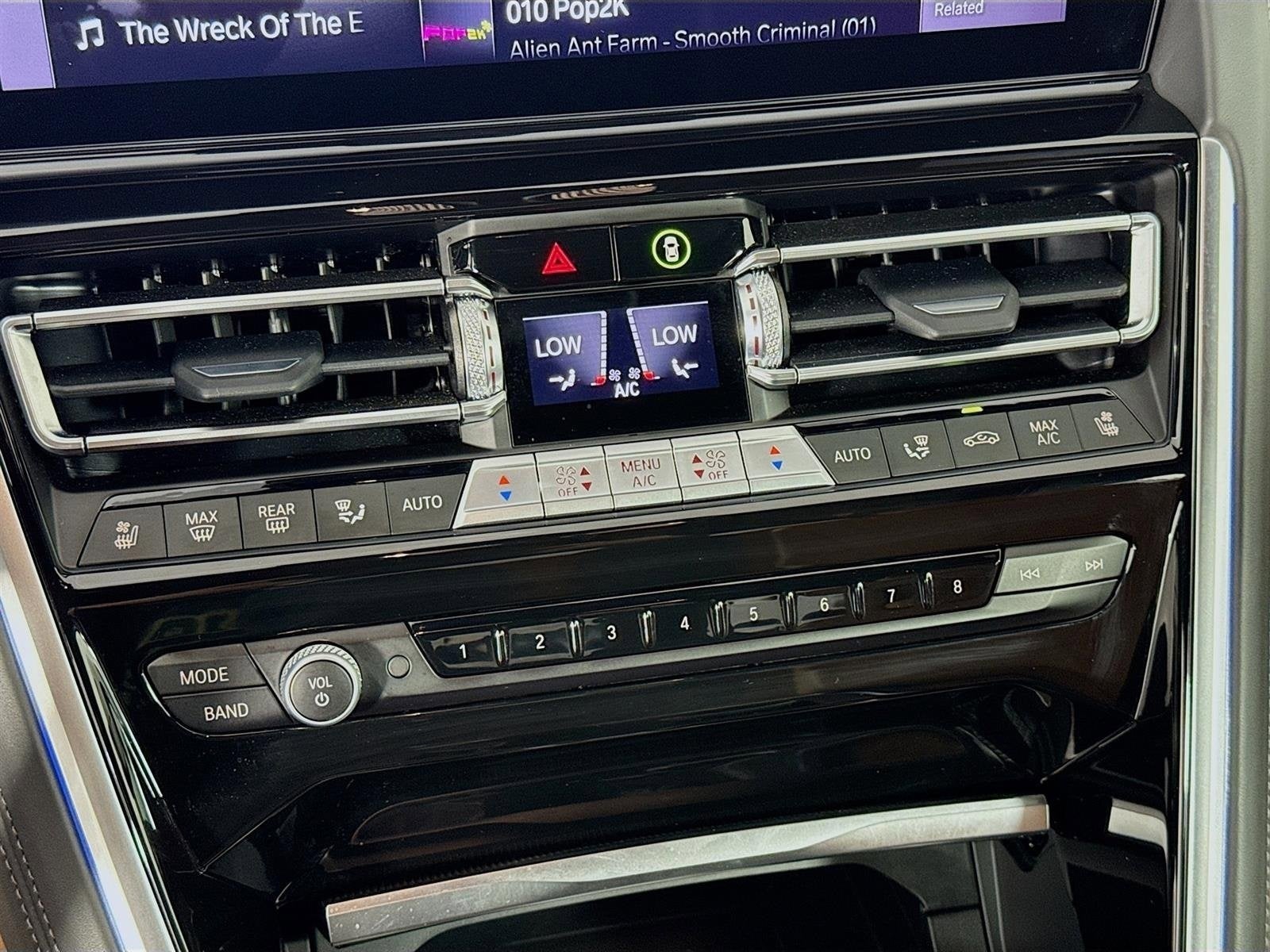 2025 BMW 8 Series M850i