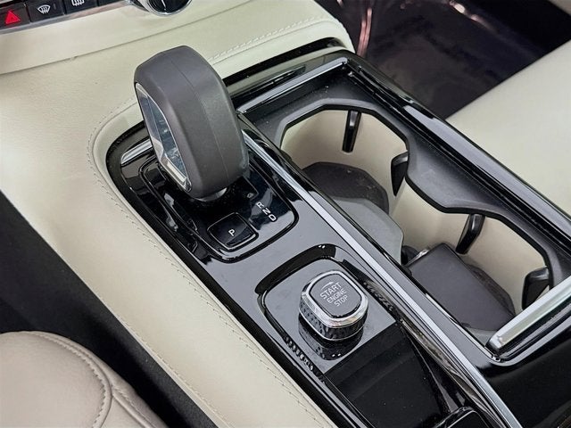 2024 Volvo S60 Recharge Plug-In Hybrid Plus Dark Theme