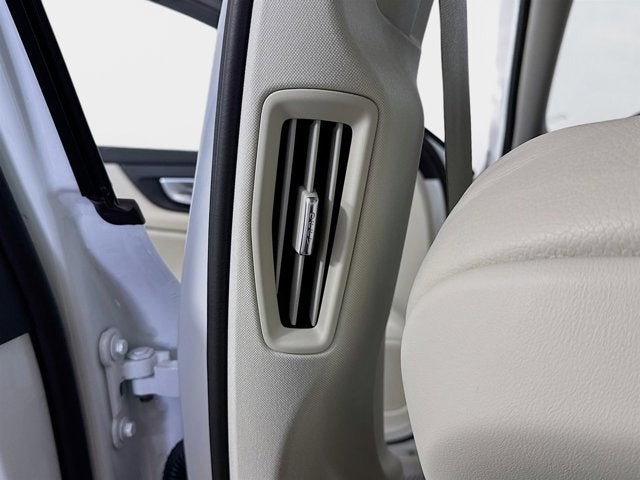 2024 Volvo S60 Recharge Plug-In Hybrid Plus Dark Theme