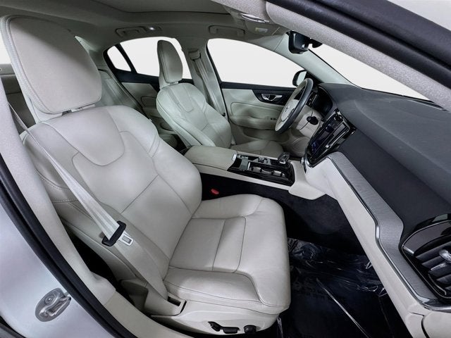 2024 Volvo S60 Recharge Plug-In Hybrid Plus Dark Theme