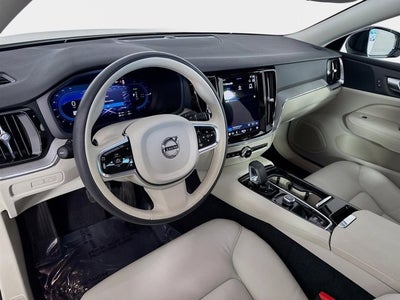 2024 Volvo S60 Recharge Plug-In Hybrid Plus Dark Theme