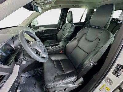 2022 Volvo XC90 Momentum
