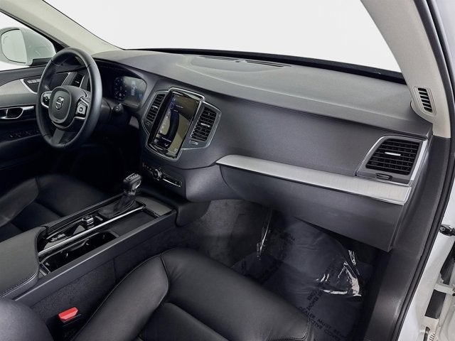 2022 Volvo XC90 Momentum