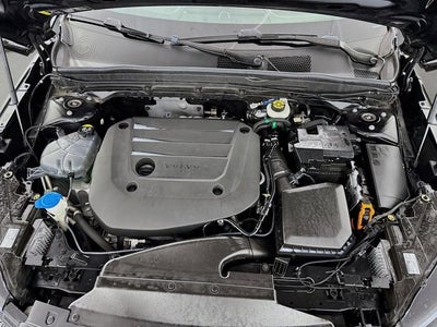 2023 Volvo XC40 Ultimate Dark Theme