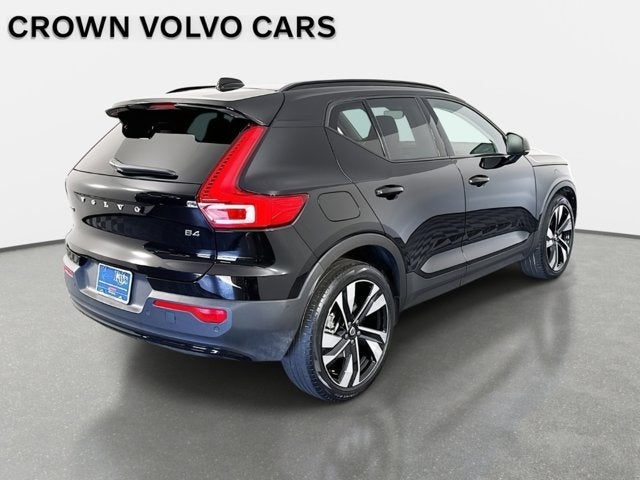 2023 Volvo XC40 Ultimate Dark Theme
