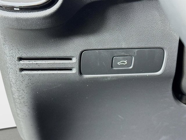 2023 Volvo XC40 Plus Bright Theme