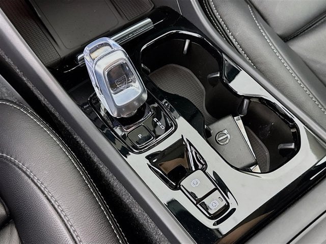 2023 Volvo XC40 Plus Bright Theme