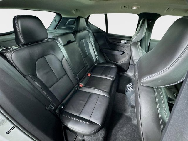 2023 Volvo XC40 Plus Bright Theme