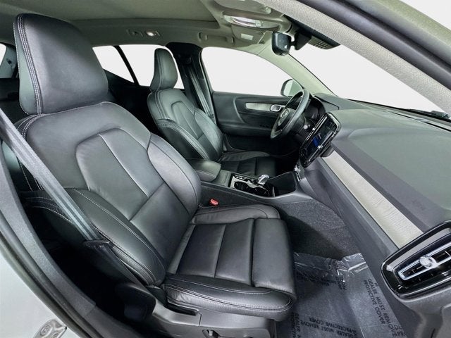 2023 Volvo XC40 Plus Bright Theme