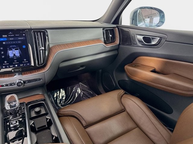 2023 Volvo XC60 Ultimate Bright Theme