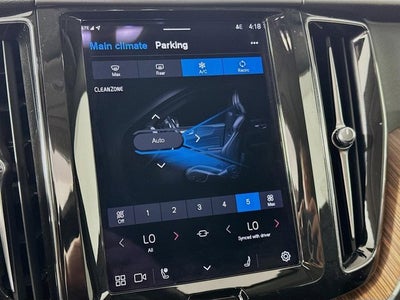 2023 Volvo XC60 Plus Dark Theme
