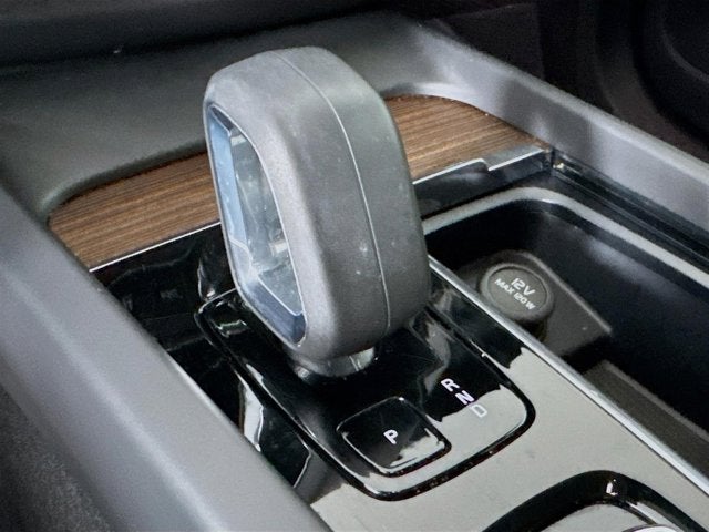 2023 Volvo XC60 Plus Dark Theme