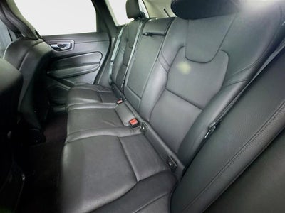 2023 Volvo XC60 Plus Dark Theme