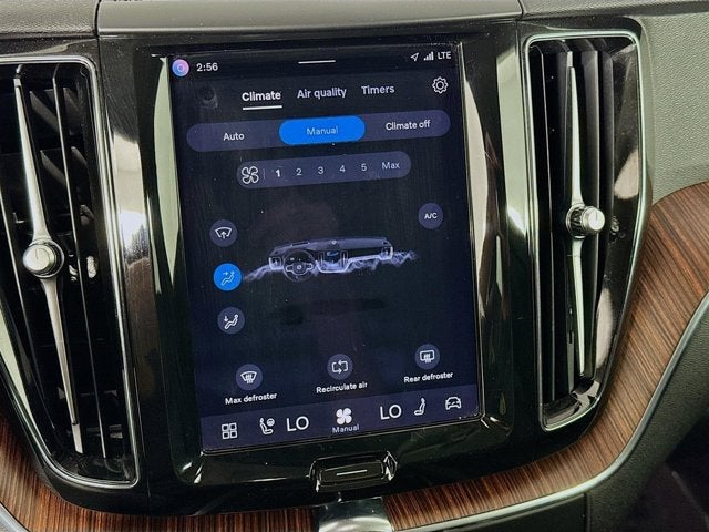 2023 Volvo XC60 Plus Dark Theme