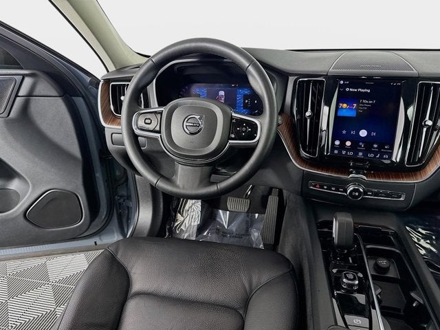 2023 Volvo XC60 Plus Dark Theme