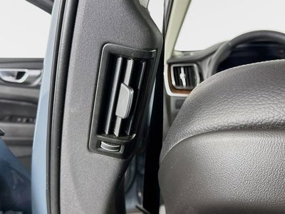 2023 Volvo XC60 Plus Dark Theme