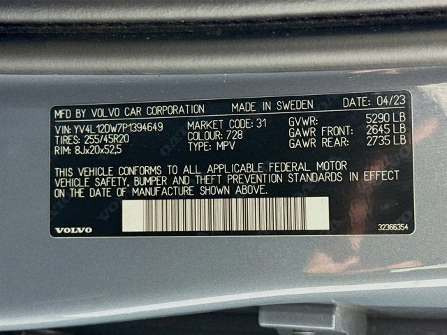 2023 Volvo XC60 Plus Dark Theme