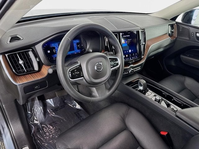 2023 Volvo XC60 Plus Dark Theme