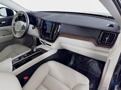 2022 Volvo XC60 Momentum